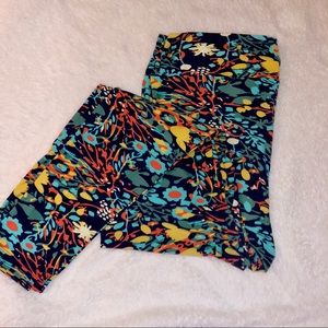 Lularoe floral leggings tall and curvy